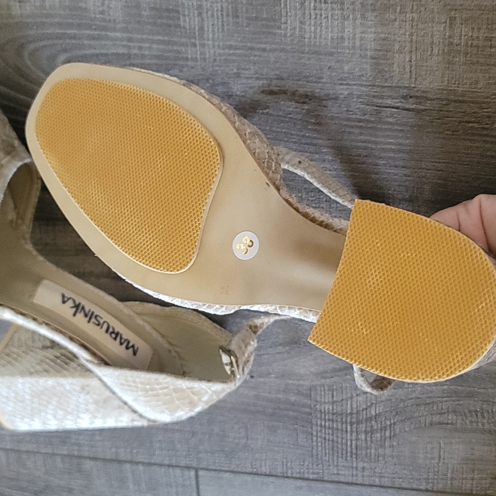 Heels - Picture 4 of 5